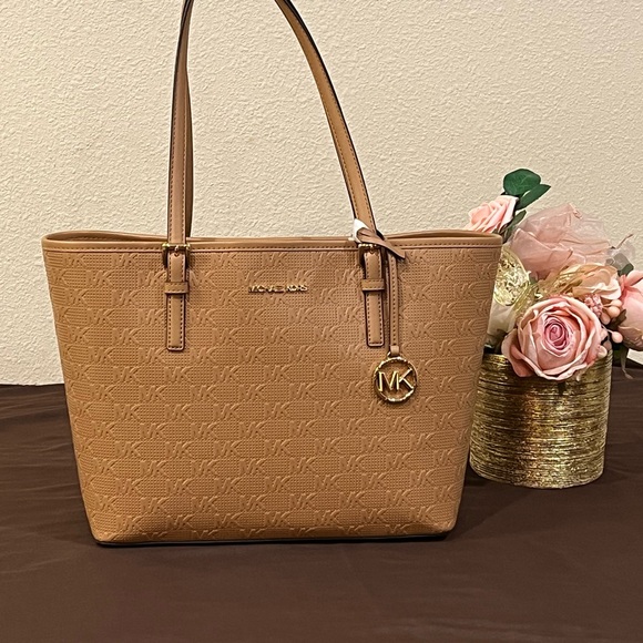 MICHAEL MICHAEL KORS JET SET 384GJ62Y PALE PEANUT MD CARRYALL TOTE SMLS029-0001 - Picture 3 of 7